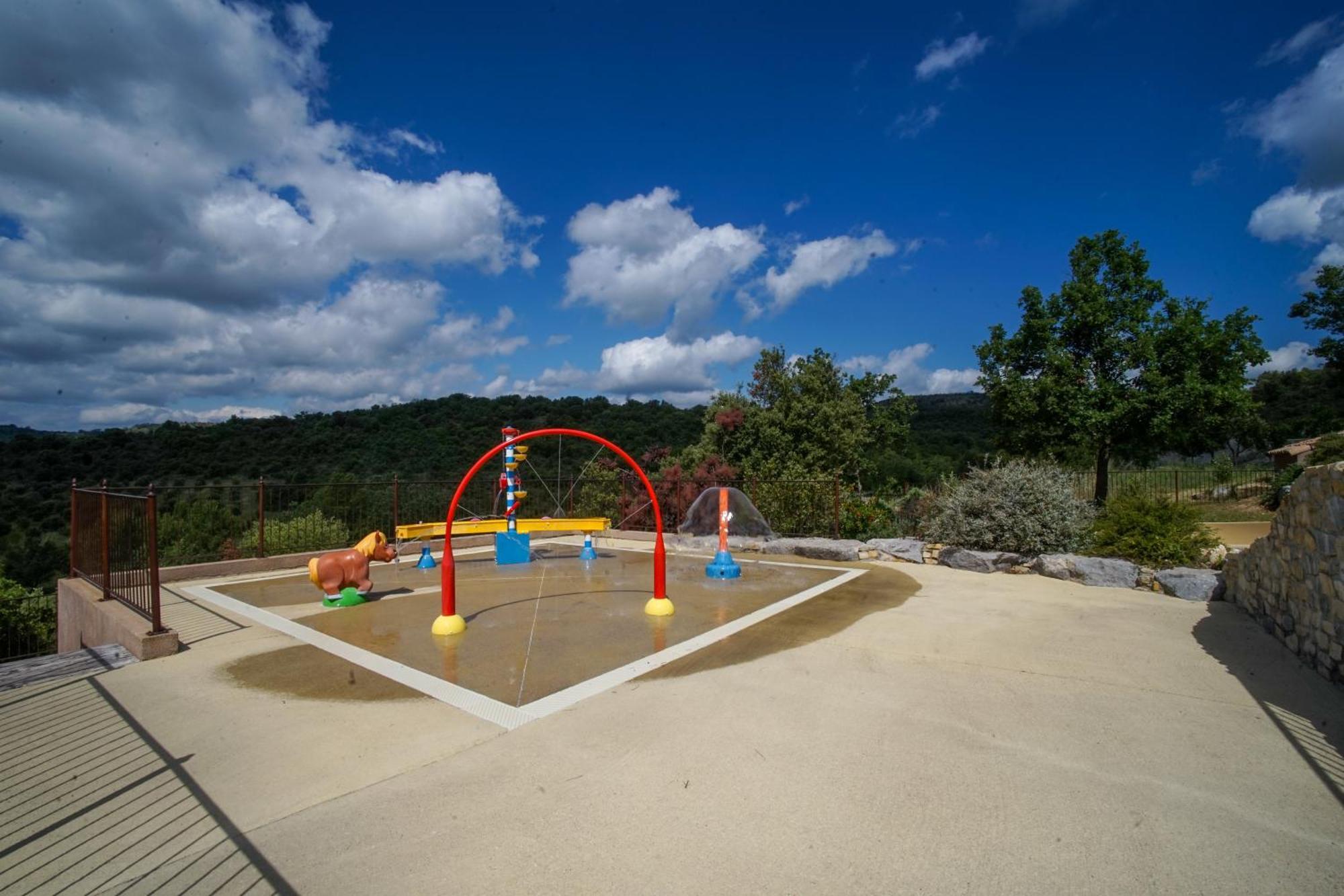 Camping Domaine De Chadeyron *